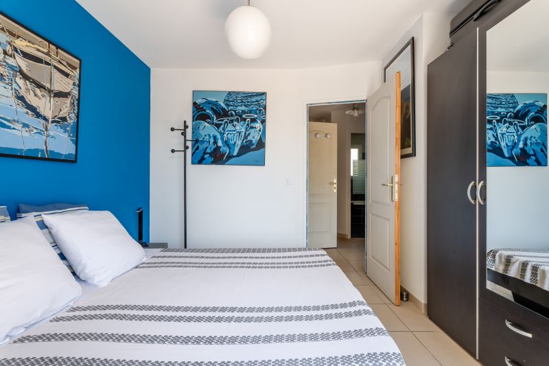 photo 19 Location entre particuliers La Ciotat villa Provence-Alpes-Cte d'Azur Bouches du Rhne chambre 2