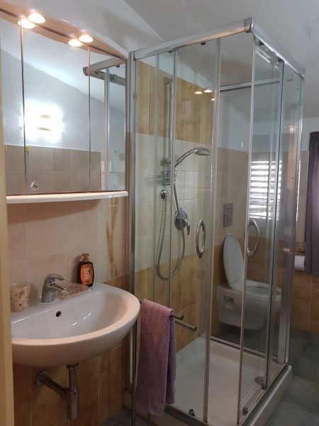 photo 11 Location entre particuliers La Caletta appartement   salle de bain