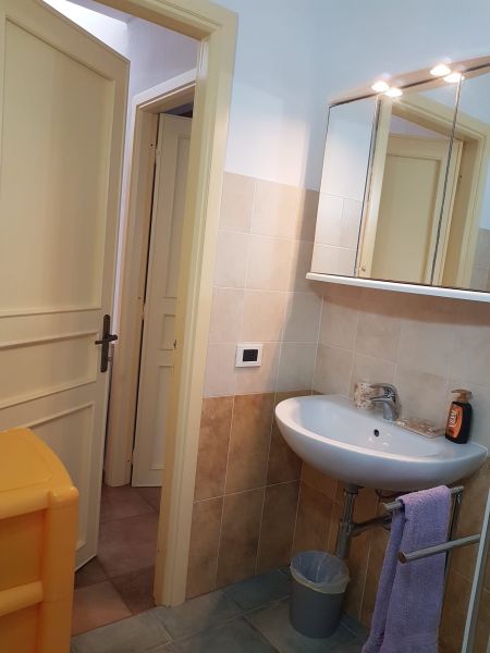 photo 12 Location entre particuliers La Caletta appartement   salle de bain