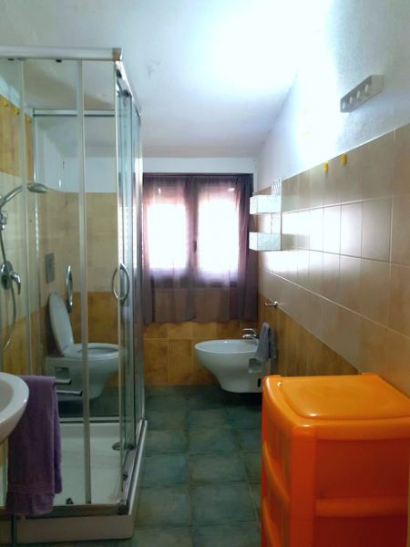 photo 10 Location entre particuliers La Caletta appartement   salle de bain