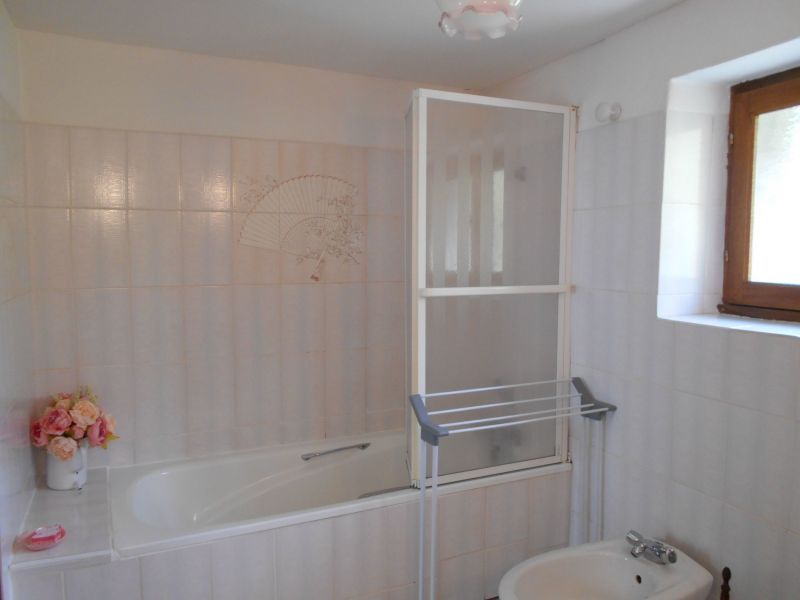 photo 10 Location entre particuliers  gite Midi-Pyrnes Hautes-Pyrnes salle de bain 1