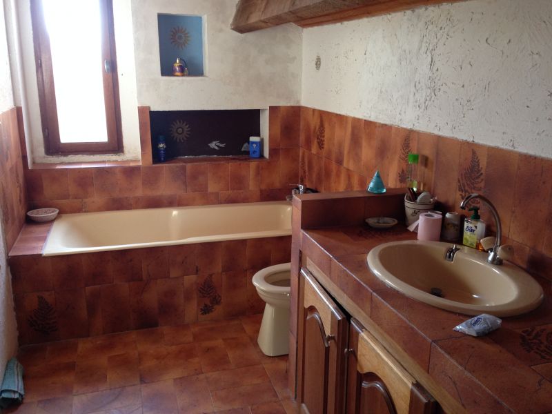 photo 18 Location entre particuliers Ventiseri maison Corse Haute-Corse salle de bain 3