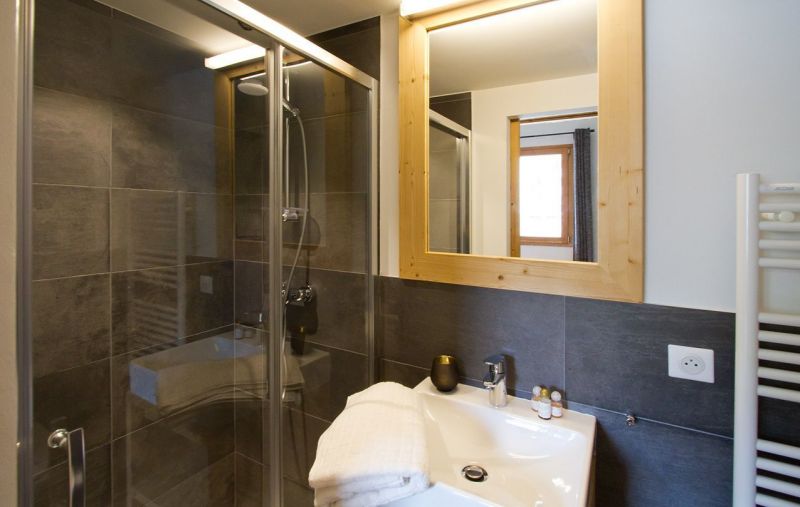 photo 15 Location entre particuliers Les 2 Alpes chalet Rhne-Alpes Isre salle de bain 3