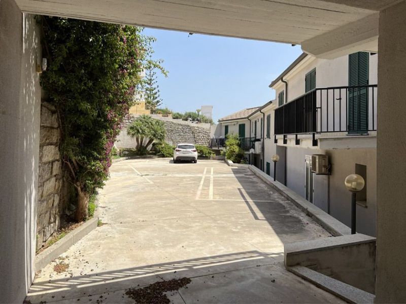 photo 11 Location entre particuliers Santa Teresa di Gallura appartement Sardaigne  Parking