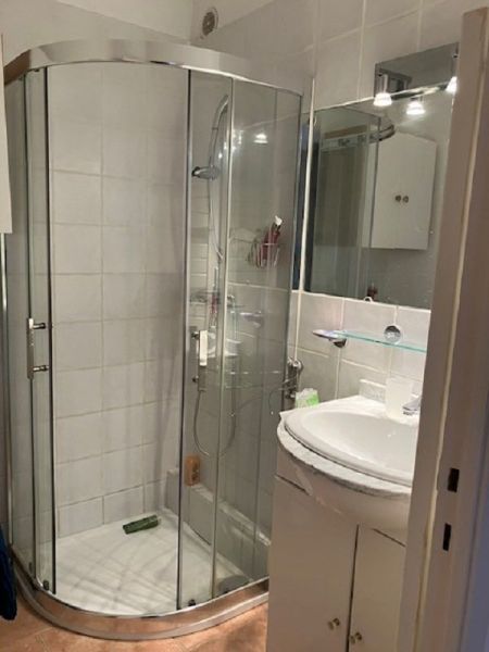 photo 2 Location entre particuliers Saint Cyr sur Mer appartement Provence-Alpes-Cte d'Azur Var salle de bain