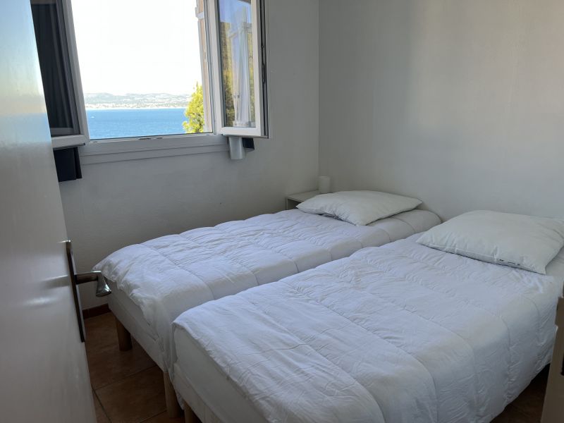 photo 11 Location entre particuliers Saint Cyr sur Mer appartement Provence-Alpes-Cte d'Azur Var chambre