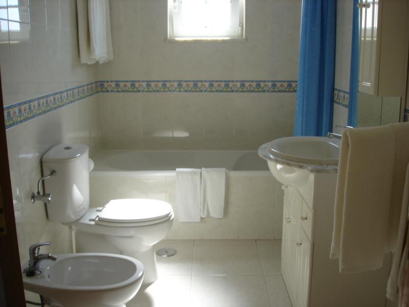 photo 6 Location entre particuliers Olhos de Agua appartement Algarve  salle de bain