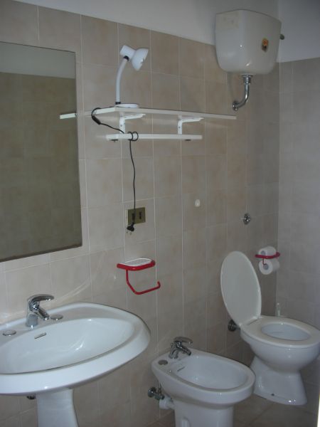 photo 11 Location entre particuliers Posada appartement Sardaigne Nuoro (province de) salle de bain