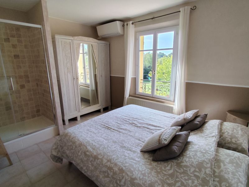 photo 5 Location entre particuliers Lourmarin gite Provence-Alpes-Cte d'Azur Vaucluse chambre 1