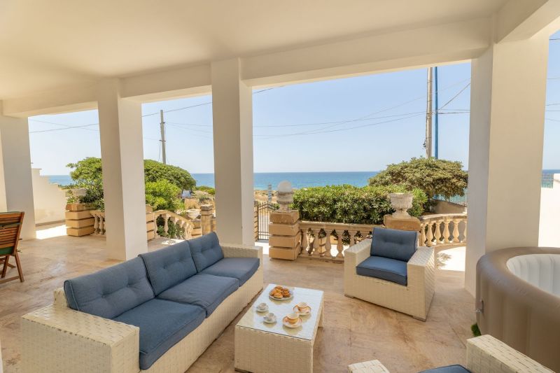 photo 1 Location entre particuliers Torre Suda villa Pouilles Lecce (province de) Veranda