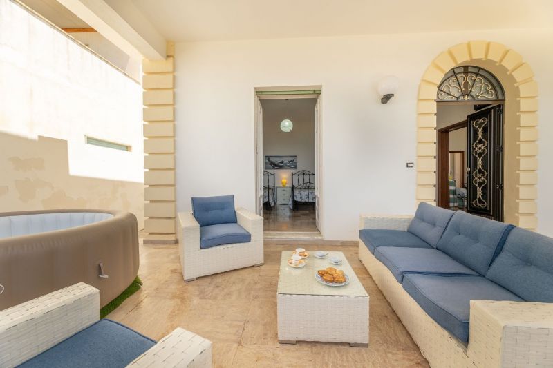 photo 2 Location entre particuliers Torre Suda villa Pouilles Lecce (province de) Veranda