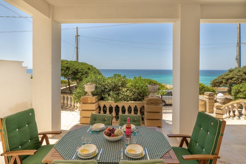 photo 4 Location entre particuliers Torre Suda villa Pouilles Lecce (province de) Veranda