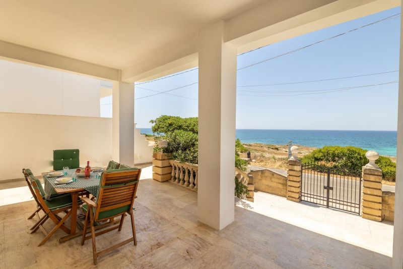 photo 6 Location entre particuliers Torre Suda villa Pouilles Lecce (province de) Veranda