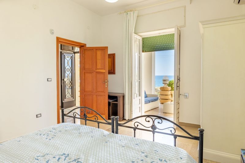 photo 14 Location entre particuliers Torre Suda villa Pouilles Lecce (province de) chambre 1