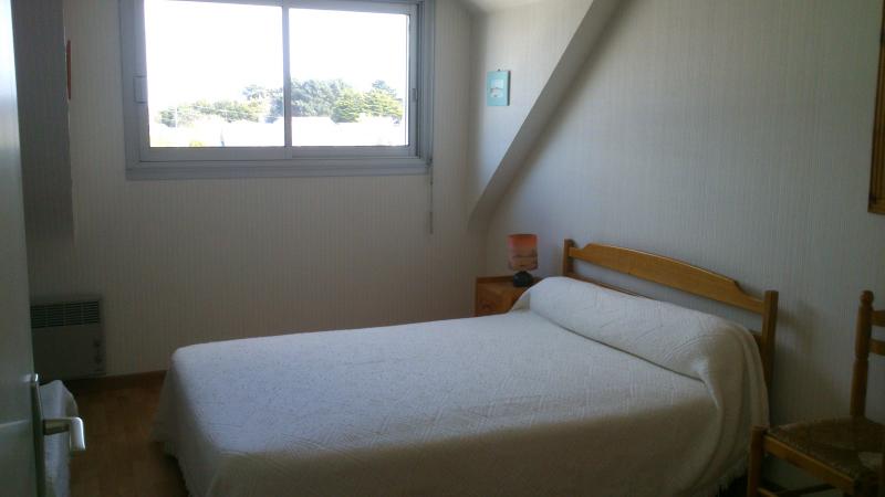 photo 4 Location entre particuliers Locmariaquer appartement Bretagne Morbihan chambre 2