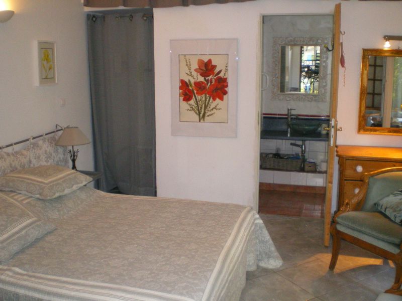 photo 5 Location entre particuliers La Tour d'Aigues gite Provence-Alpes-Cte d'Azur Vaucluse chambre