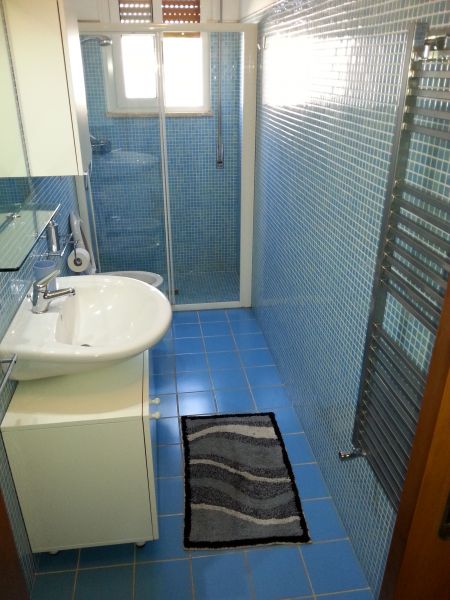 photo 11 Location entre particuliers Torre Canne appartement Pouilles Brindisi (province de) salle de bain