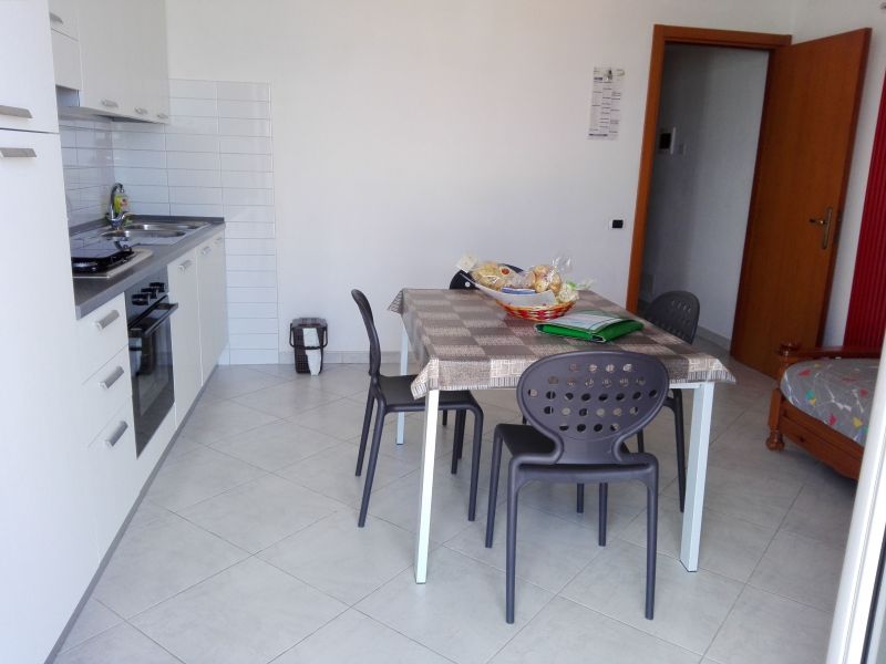 photo 8 Location entre particuliers Torre Canne appartement Pouilles Brindisi (province de) Salle  manger