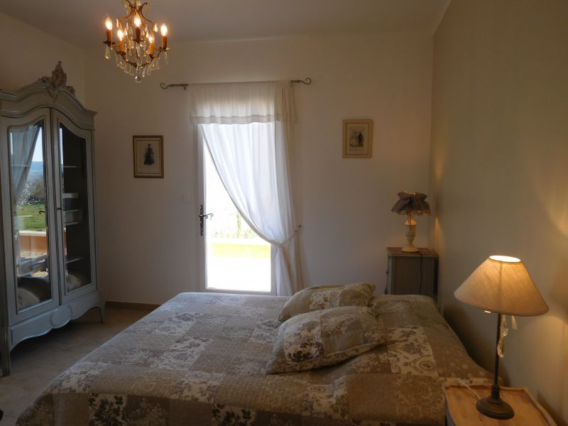 photo 16 Location entre particuliers Apt villa Provence-Alpes-Cte d'Azur Vaucluse chambre 1