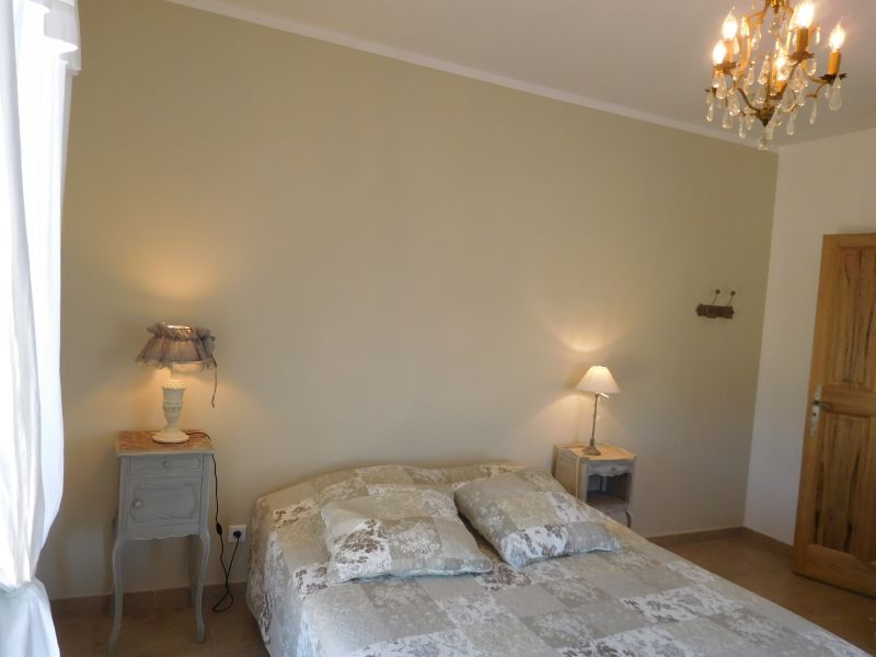 photo 18 Location entre particuliers Apt villa Provence-Alpes-Cte d'Azur Vaucluse chambre 1