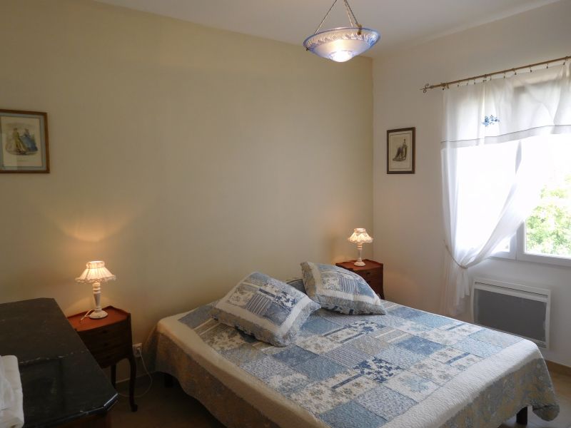 photo 19 Location entre particuliers Apt villa Provence-Alpes-Cte d'Azur Vaucluse chambre 2