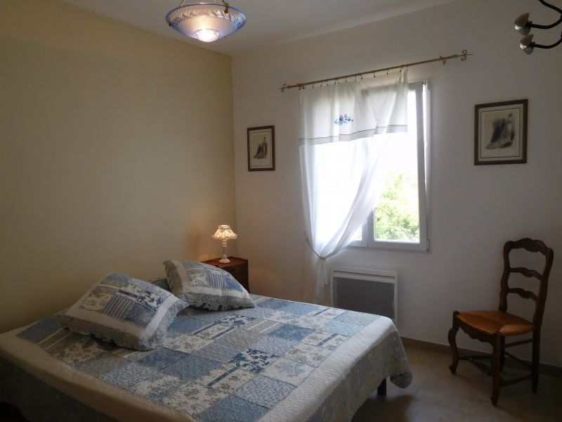 photo 21 Location entre particuliers Apt villa Provence-Alpes-Cte d'Azur Vaucluse chambre 2