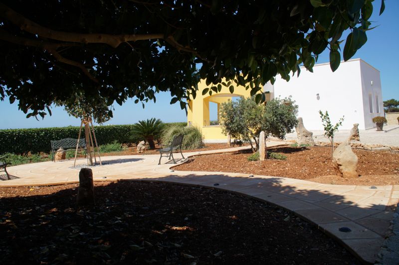 photo 13 Location entre particuliers Torre Pali villa Pouilles Lecce (province de) Jardin