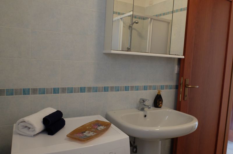 photo 5 Location entre particuliers Santa Teresa di Gallura appartement   salle de bain