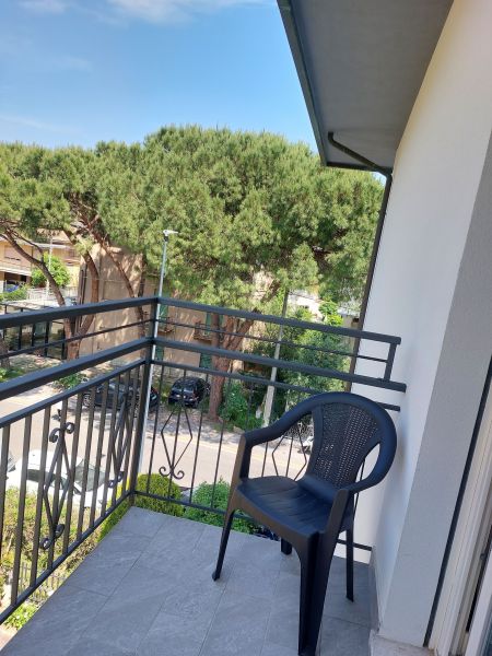 photo 8 Location entre particuliers Bellaria Igea Marina appartement milie-Romagne Rimini (province de) Vue du balcon