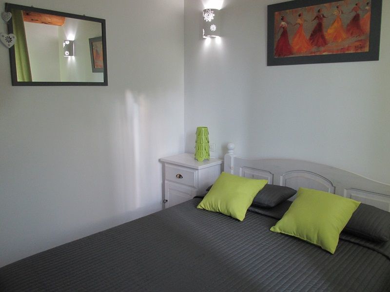 photo 10 Location entre particuliers Alleins maison Provence-Alpes-Cte d'Azur Bouches du Rhne chambre