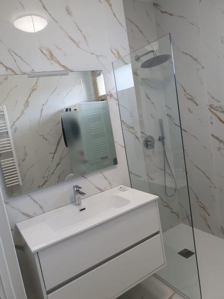 photo 10 Location entre particuliers Menton appartement Provence-Alpes-Cte d'Azur Alpes-Maritimes salle de bain