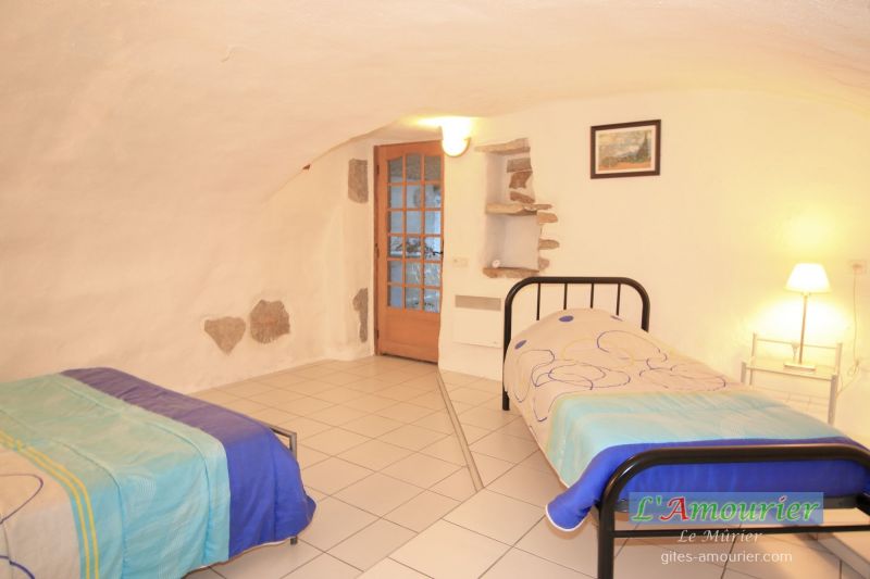 photo 8 Location entre particuliers Vallon-Pont-D'Arc gite Rhne-Alpes Ardche chambre 1