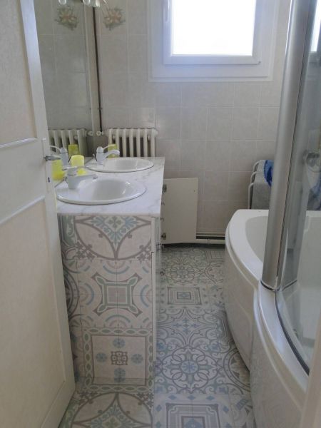 photo 24 Location entre particuliers Saint-Laurent-sur-Mer gite Basse-Normandie Calvados salle de bain