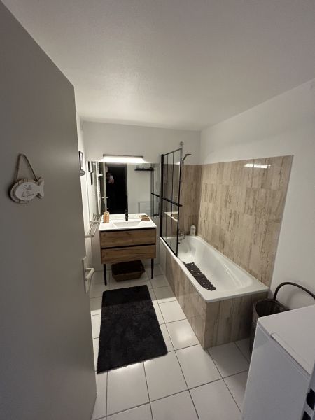 photo 10 Location entre particuliers Ste appartement Languedoc-Roussillon Hrault salle de bain
