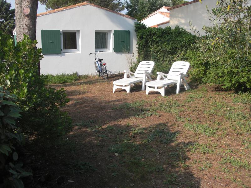 photo 2 Location entre particuliers Le Bois-Plage-en-R maison Poitou-Charentes Charente-Maritime Jardin