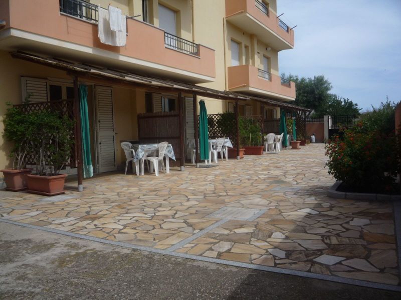 photo 16 Location entre particuliers Villasimius appartement Sardaigne Cagliari (province de) Cour