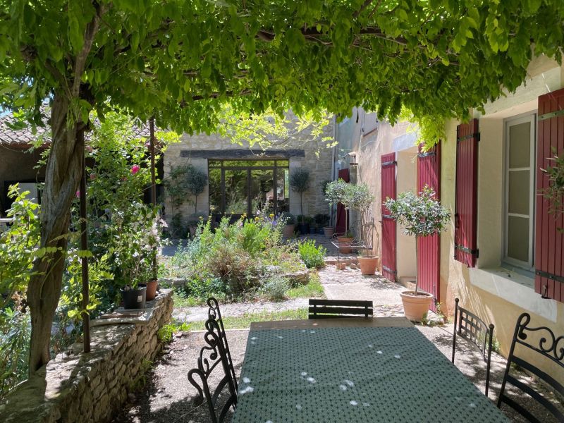 photo 1 Location entre particuliers Isle sur la Sorgue maison Provence-Alpes-Cte d'Azur  Vue de la terrasse