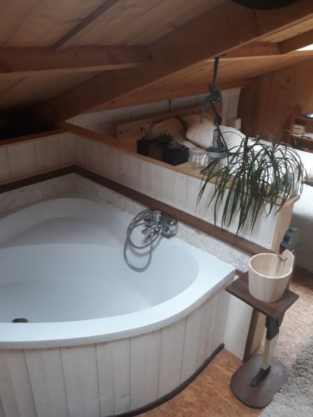 photo 9 Location entre particuliers Gruissan chalet Languedoc-Roussillon Aude salle de bain 2