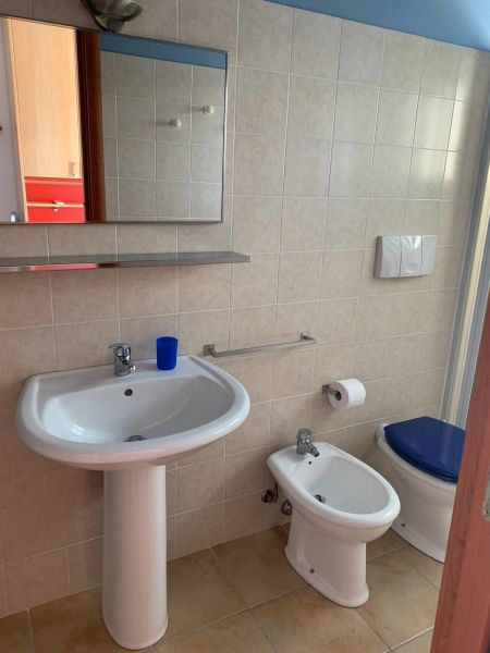 photo 4 Location entre particuliers Badesi appartement Sardaigne  salle de bain