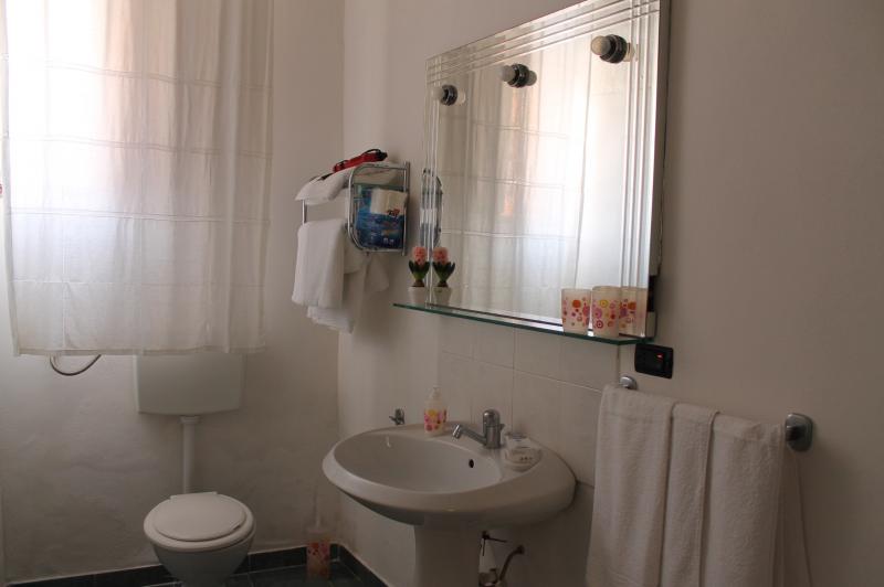 photo 7 Location entre particuliers Castellammare del Golfo appartement Sicile Trapani (province de) salle de bain