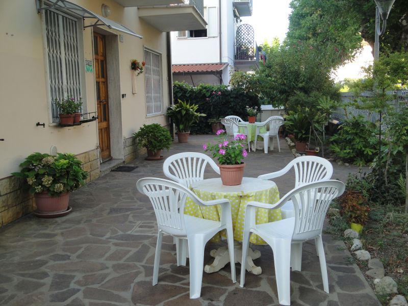 photo 8 Location entre particuliers Bellaria Igea Marina appartement milie-Romagne Rimini (province de) Jardin