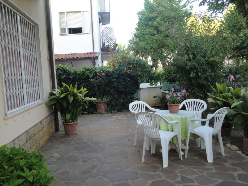 photo 9 Location entre particuliers Bellaria Igea Marina appartement milie-Romagne Rimini (province de) Jardin