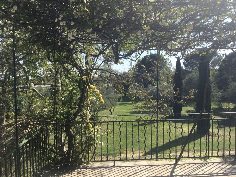 photo 10 Location entre particuliers Uzs maison Languedoc-Roussillon Gard Vue de la terrasse