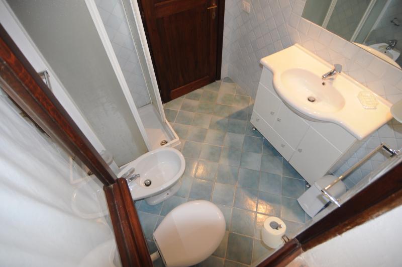 photo 5 Location entre particuliers Cannigione appartement Sardaigne Olbia Tempio (province de) salle de bain