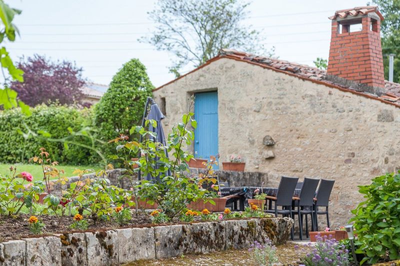 photo 20 Location entre particuliers Fontenay-le-Comte gite Pays de la Loire Vende Vue de la terrasse