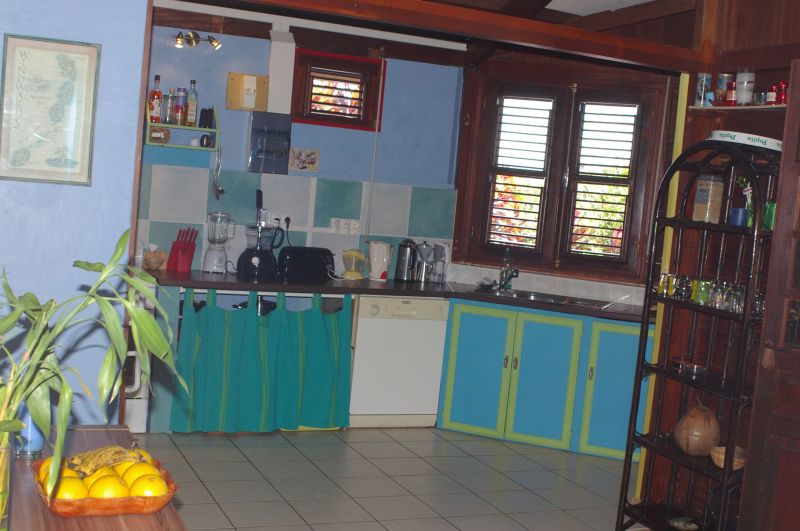 photo 5 Location entre particuliers Sainte Anne (Martinique) villa   Coin cuisine