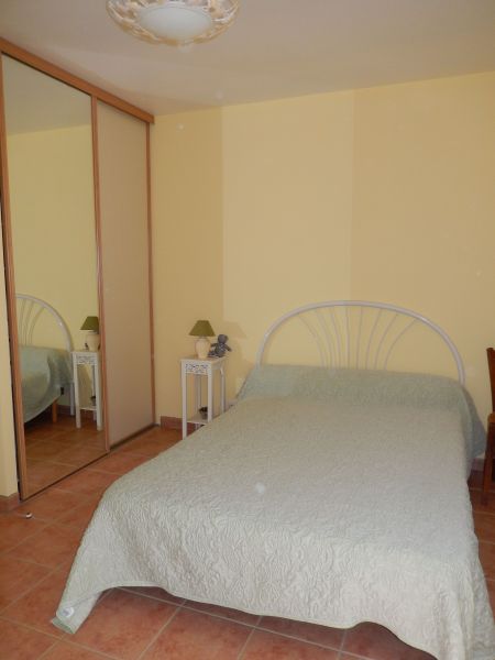 photo 4 Location entre particuliers Sainte-Ccile-les-Vignes gite Provence-Alpes-Cte d'Azur Vaucluse chambre