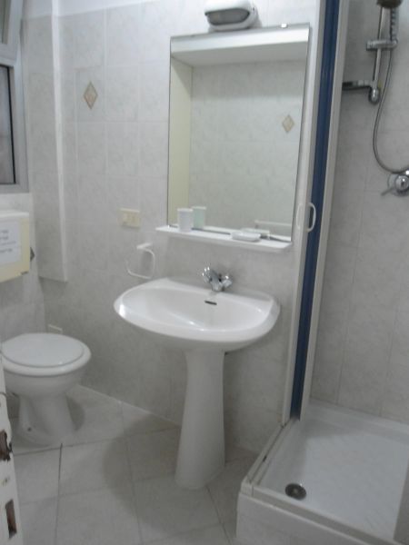 photo 9 Location entre particuliers Principina a Mare studio Toscane Grosseto (province de) salle de bain