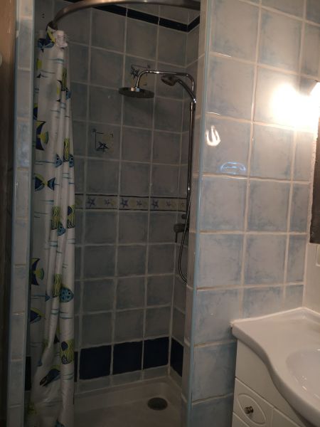 photo 28 Location entre particuliers Als villa Languedoc-Roussillon Gard salle de bain