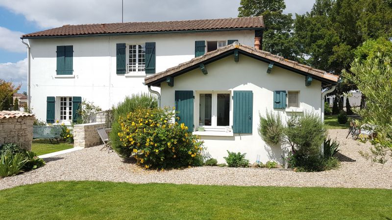 photo 3 Location entre particuliers Surgres villa Poitou-Charentes Charente-Maritime Jardin